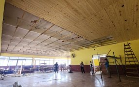 Municipio de Apóstoles invierte en Educación, ha realizado mejoras edilicias en la Escuela de Comercio N° 3 Juan José Lanusse, los trabajos incluyen la instalación de cielorraso y refacción de los sanitarios