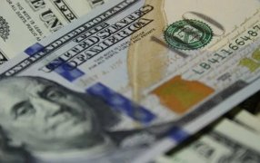 Mercado cambiario: El dólar blue baja tras el pacto Milei-Bullrich y perfora los 1.000 pesos
