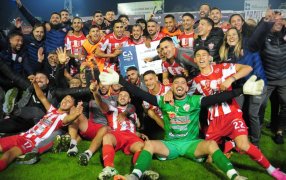 Copa Argentina: Con uno menos y un gol sobre la hora, Talleres de Remedios de Escalada eliminó a Racing Club