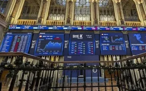 Repunte moderado: Suben las bolsas europeas tras sólidos resultados bancarios, aunque persiste la cautela por la guerra comercial