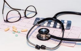 Fundamentales: Cómo los desfribiladores pueden prevenir ataques cardíacos, cada vez se hace más importante el uso de esta tecnología en lugares públicos