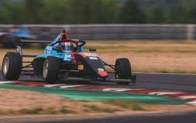 Fórmula 4 checa: Victoria del argentino Gino Trappa en la última carrera de Slovakia Ring