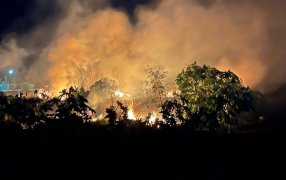Posadas: Bomberos sofocaron un incendio de malezas en un descampado del Barrio Lucero