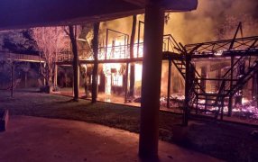 Misiones: Incendio arrasó con un complejo turístico en el Municipio de Mojón Grande, no hubo víctimas ni personas alojadas al momento del siniestro