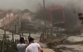 Se había inaugurado en Noviembre: Un alud arrasó un puente peatonal en Catamarca y dejó aislada una localidad