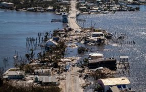 Estados Unidos: El suministro eléctrico en partes de Florida podría estar cortado durante más de una semana debido a que las inundaciones persisten