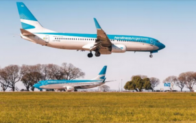 Paro de controladores: Afectó a 10.500 pasajeros y Aerolíneas Argentinas tuvo que modificar más de 100 vuelos en un día, Latam, Flybondi y Jetsmart también advirtieron por demoras y reprogramaciones