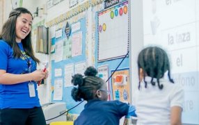 Argentina en el top 3 de países de América con más docentes trabajando en Estados Unidos: Ganan hasta 55.000 dólares anuales