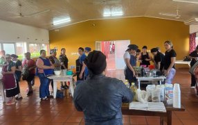 Apóstoles: Taller de pastelería en el CIC 200 Viviendas, la iniciativa busca promover la autonomía económica y el empoderamiento femenino a través de la capacitación en habilidades culinarias