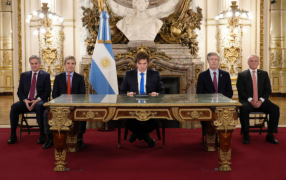 Con dos anuncios, el Presidente Javier Milei reforzó su estrategia de priorizar el equilibrio fiscal de cara a la campaña electoral