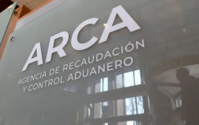 Lo anunció Caputo: La recaudación tributaria de Julio creció cerca de 5% real y quedó a un paso de los 17 billones de pesos