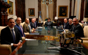 Primera reunión del equipo económico post derrota electoral: El Presidente, Javier Milei y el Ministro de Economía, Luis Caputo recibieron al Presidente del Banco Interamericano de Desarrollo, Ilan Goldfajn