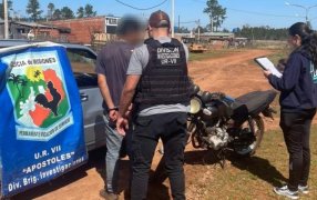 Apóstoles: La Policía de la provincia de Misiones frustró el robo de una motocicleta y detuvo a un individuo de 19 años en pleno ilícito