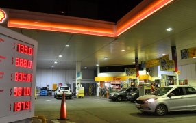 Fue encabezado por Shell, la siguió Axion y también se sumará Puma: Las petroleras empezaron a subir sus combustibles alrededor de 27% y el ajuste roza el 90% en menos de un mes