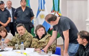 El temporal dejó 13 muertos: Milei llegó a Bahía Blanca junto a varios Ministros