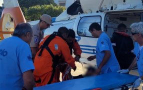 Operativo aéreo en el mar: Prefectura Naval Argentina evacuó de urgencia a un tripulante accidentado