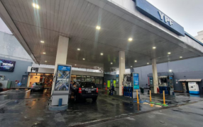Combustible más barato durante la madrugada: YPF estrenó sistema de autodespacho con rebaja del 5%