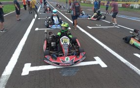 Campeonato Misionero de Karting en Pista: Tras una gran clasificación del día sábado, el apostoleño “Uri” Husulak terminó quinto en la serie