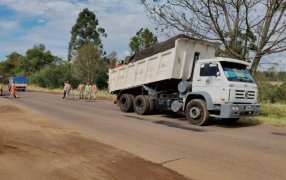 La Dirección Provincial de Vialidad avanza con un plan integral de mantenimiento de la Ruta Provincial N° 4 entre los Municipios de; Leandro N. Alem y San Javier