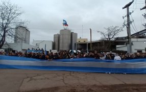 En celeste y blanco: Un abrazo social le repuso la fuerza a Lácteos Vidal