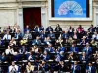 135 votos positivos y 115