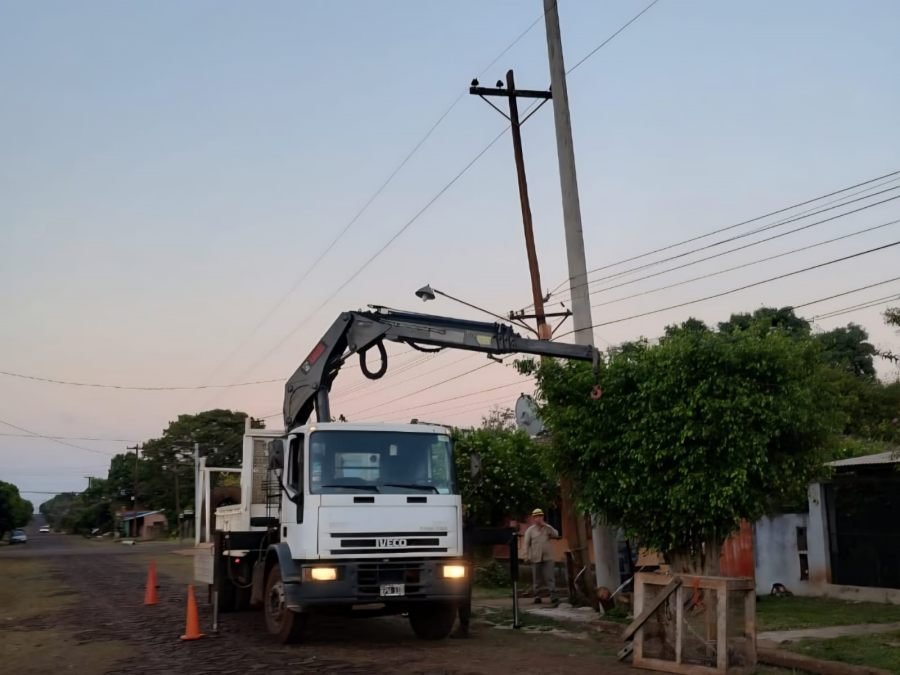 Plan integral en Apóstoles: Avanzan las mejoras en la red de distribución eléctrica