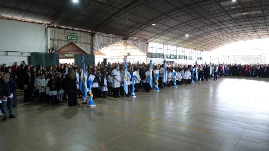Con un multitudinario acto, la ciudad de Apóstoles celebró el Día de la Bandera y el 206° aniversario del paso a la inmortalidad del General Manuel Belgrano