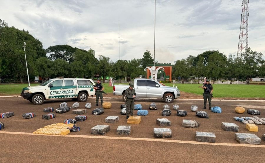Camioneta con más de setecientos kilos de marihuana se dio a la fuga