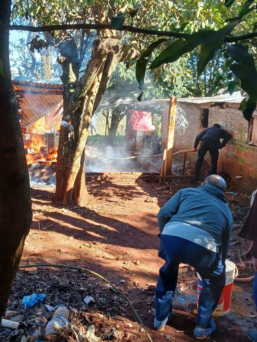 Bomberos de la Policía de Misiones sofocaron múltiples incendios en distintos puntos de la provincia