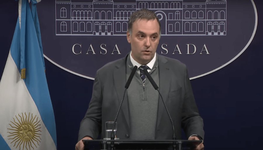 Con una carta en la que le agradeció al Presidente Javier Milei, renunció Manuel Adorni como Jefe de Gabinete