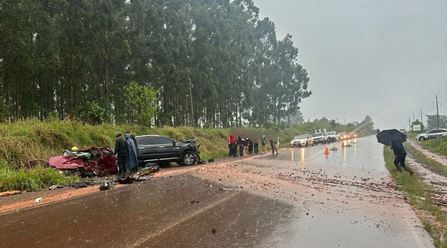 El Soberbio: Fatal choque sobre la sobre la Ruta Provincial Nº 2, hubo un fallecido y tres personas resultaron gravemente heridas