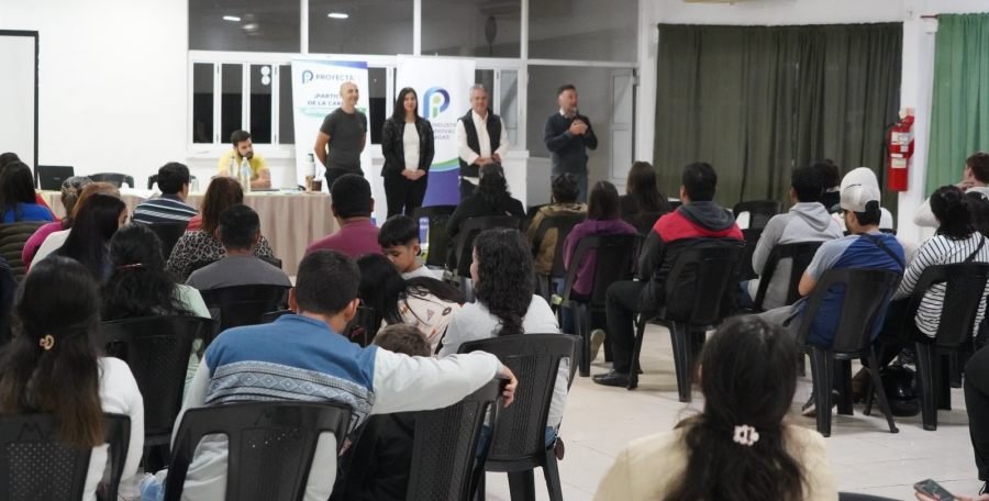 Apóstoles: Capacitación de fotografía, reunió a un grupo de emprendedores y PyMEs interesados en potenciar la imagen de sus proyectos