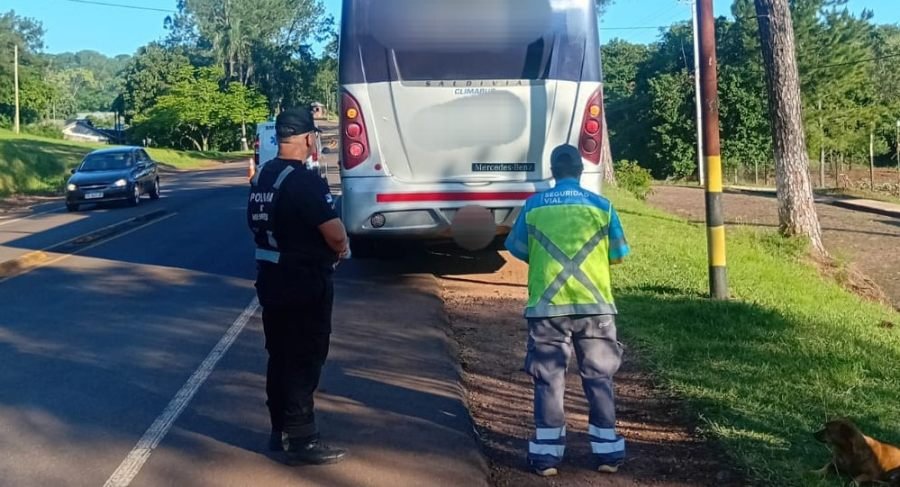 Misiones: Detectan a un chofer del transporte público alcoholizado que trasladaba 24 pasajeros sobre la Ruta Provincial Nº 103, a la altura del acceso a Picada Maipú