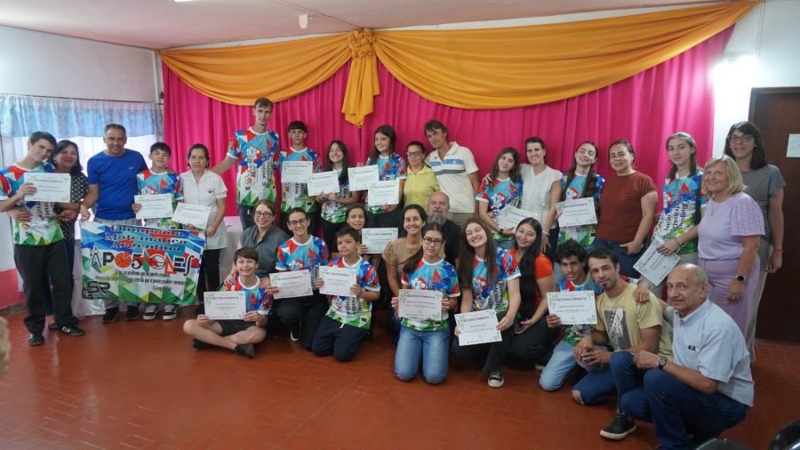Apóstoles: Alumnos fueron reconocidos por su destacada participación en Olimpiadas Educativas, poniendo en valor el esfuerzo, la dedicación y el compromiso con el aprendizaje