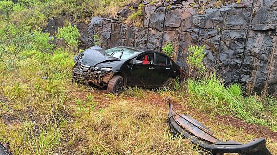 Santa Ana: Un automovilista resultó lesionado tras despistar sobre la Ruta Nacional Nº 12 y colisionar contra un paredón natural de piedra