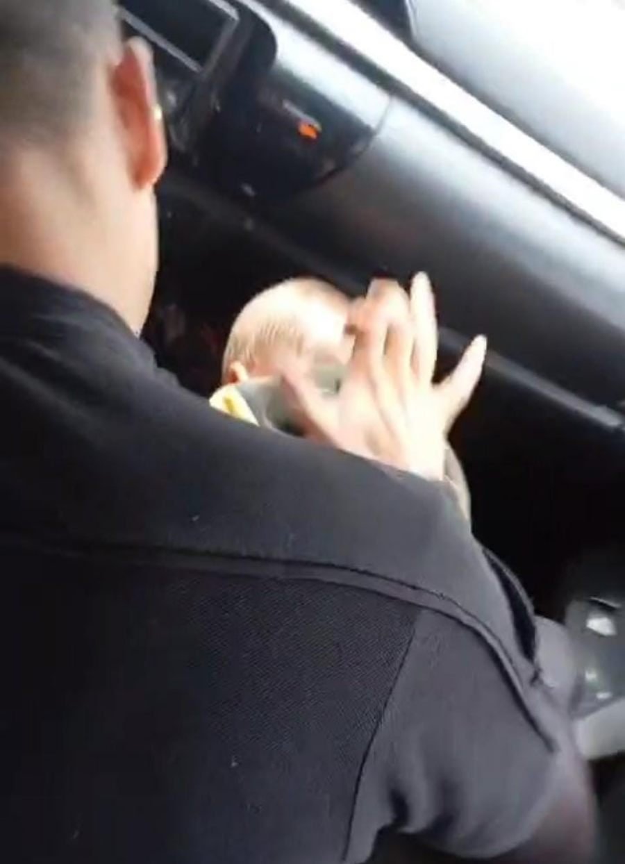 Misiones: Dentro del patrullero policías salvaron la vida de un bebé de ocho meses que sufrió un episodio de asfixia mientras dormía