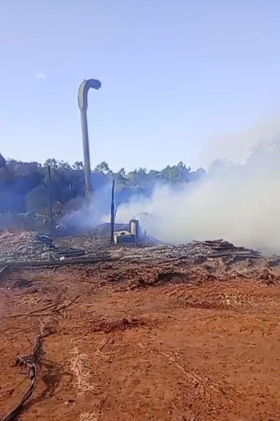 Misiones: Fuertes vientos provocaron un incendio que afectó a tres aserraderos en el Municipio de San Vicente