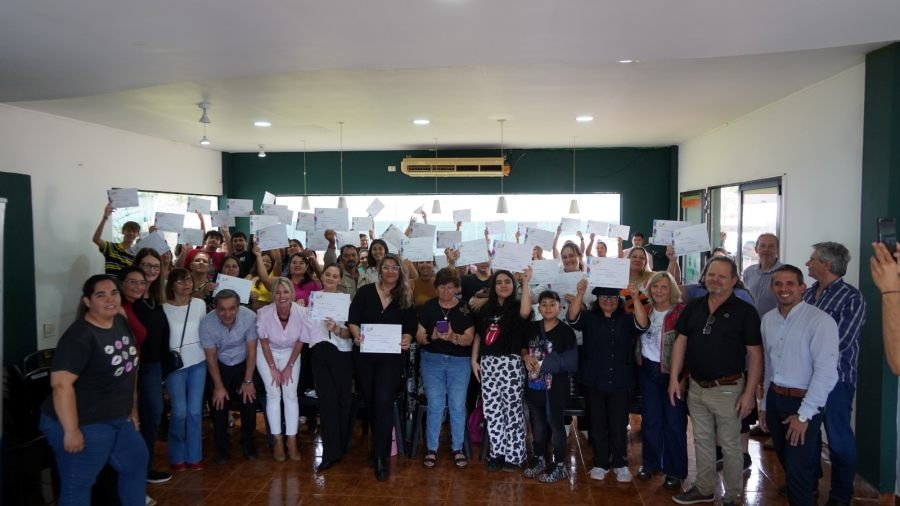 Con una fuerte apuesta a la educación y la formación laboral: Más de sesenta apostoleños se capacitaron en Gastronomía y Pastelería gracias a una importante inversión municipal