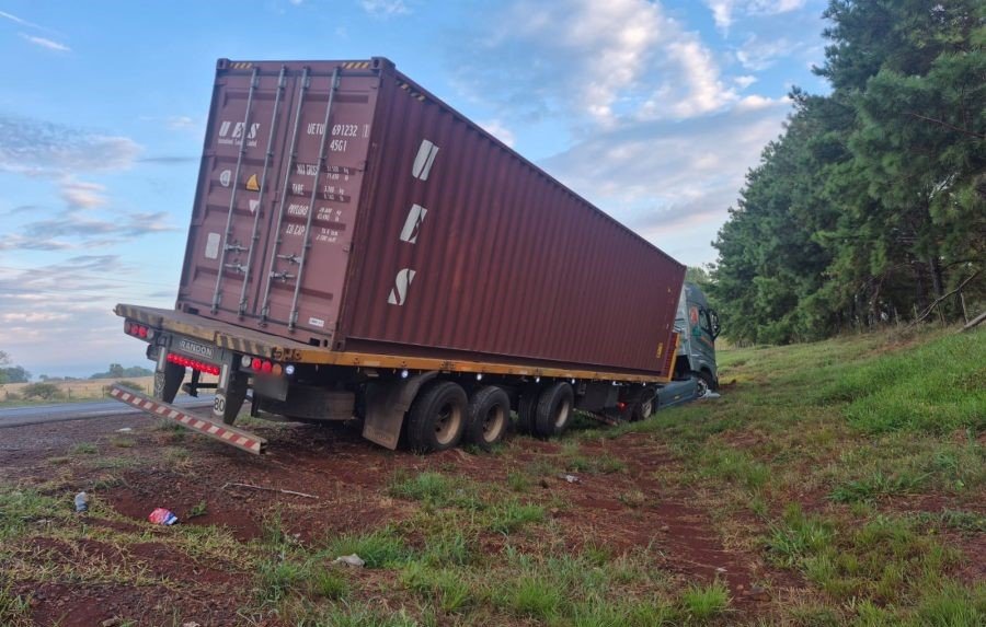 Fachinal: Despiste de camión sobre la Ruta Nacional N° 105 dejó a un conductor hospitalizado