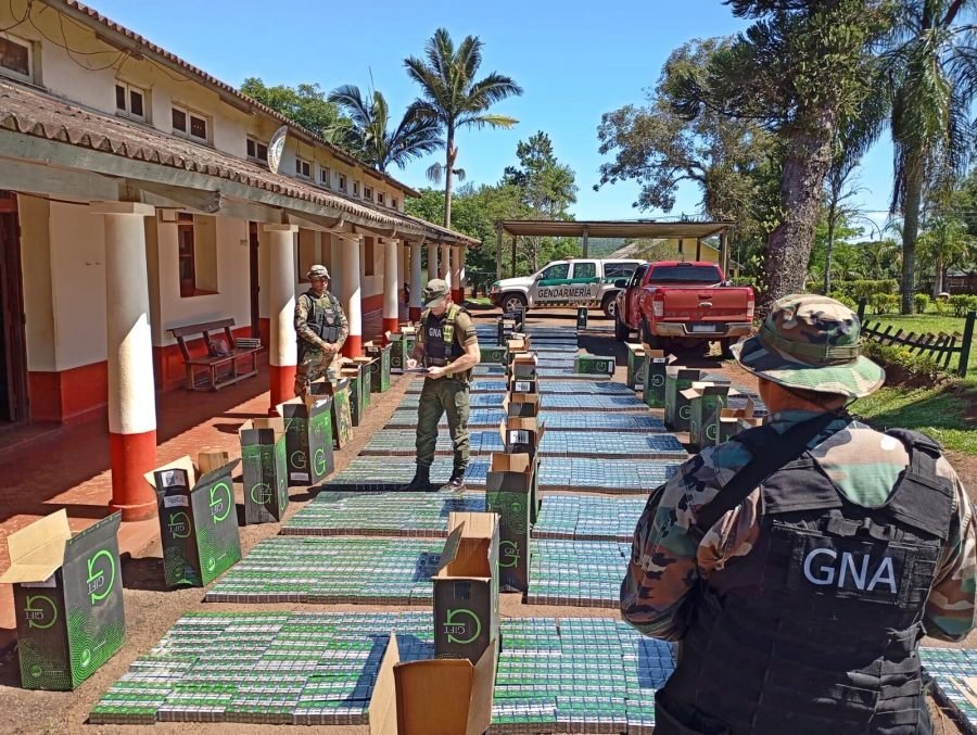 Un control de Gendarmería Nacional fue embestido: Vehículo robado era utilizado para transportar cigarrillos de contrabando