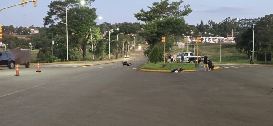 Leandro N. Alem: Choque de motocicletas, como saldo del hecho, tres personas resultaron lesionadas