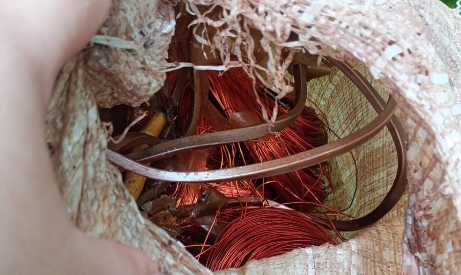 La Policía de Misiones frustró el traslado de cobre y bronce robados y mantiene cercado al sospechoso en el monte