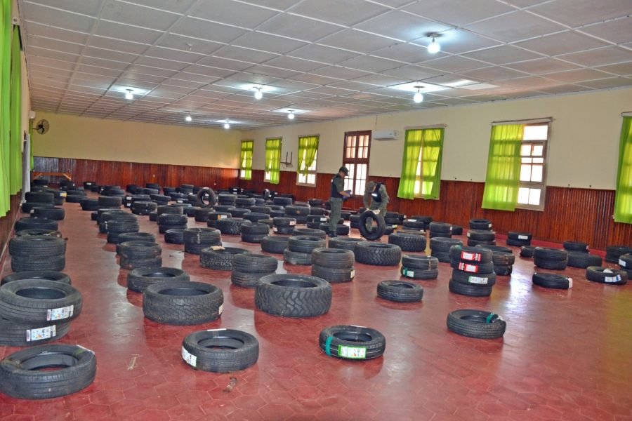 Gendarmería Nacional aperturó encomiendas que contenían 287 neumáticos: Se trataron de 184 bultos interdictados en el trazado de la Ruta Nacional Nº 14