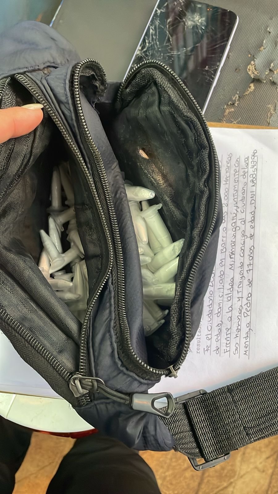 La Policía de Misiones, en las ciudades de Puerto Iguazú y Oberá incautan riñoneras las cuales contenían drogas fraccionada