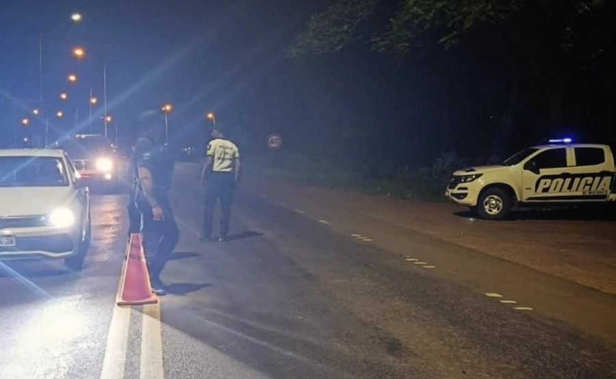 En la Ruta Provincial N° 1 una mujer viajaba con su hija menor, ocultaba cocaína y un arma en el automóvil, fue descubierta en un control policial