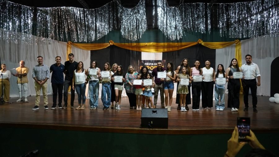 En una noche colmada de emoción, se celebró la Fiesta del Deporte Apostoleño 2025