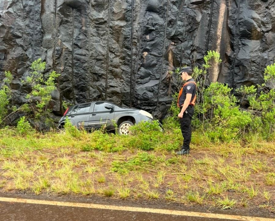 Dos despistes sin heridos en rutas provinciales: La Policía de Misiones se recomienda extrema precaución al conducir con calzada mojada