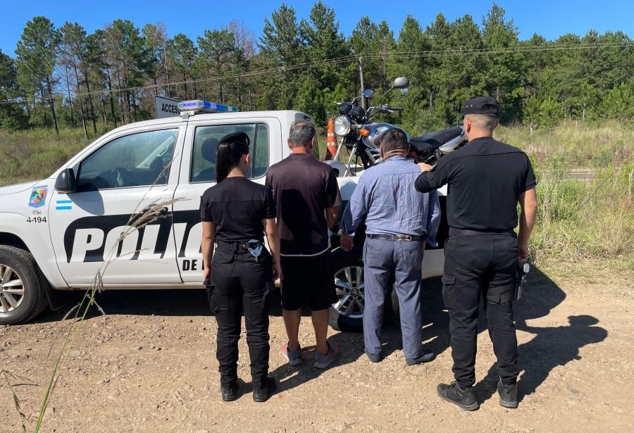 Detuvieron a dos individuos que realizaban presuntamente disparos desde una motocicleta en la localidad de Profundidad y secuestraron un revólver