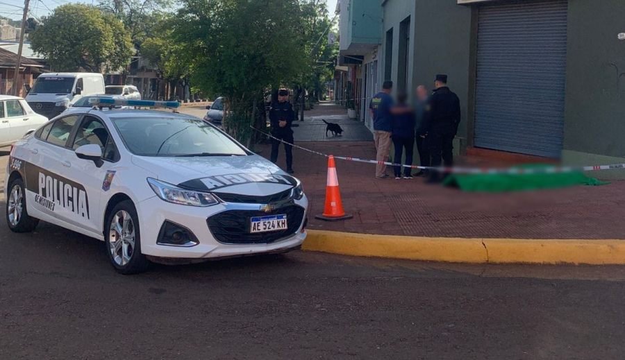 Oberá: Investigan la causa de la muerte de un hombre en la vía pública, cuando se dirigía hacia a un establecimiento educativo donde sería docente