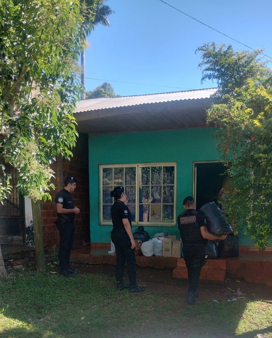 Misiones: Lo perdieron todo en un incendio y la respuesta llegó en forma de solidaria de la familia policial y vecinos